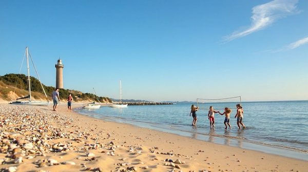 Évasion en camping à la rochelle : plages et aventures familiales !